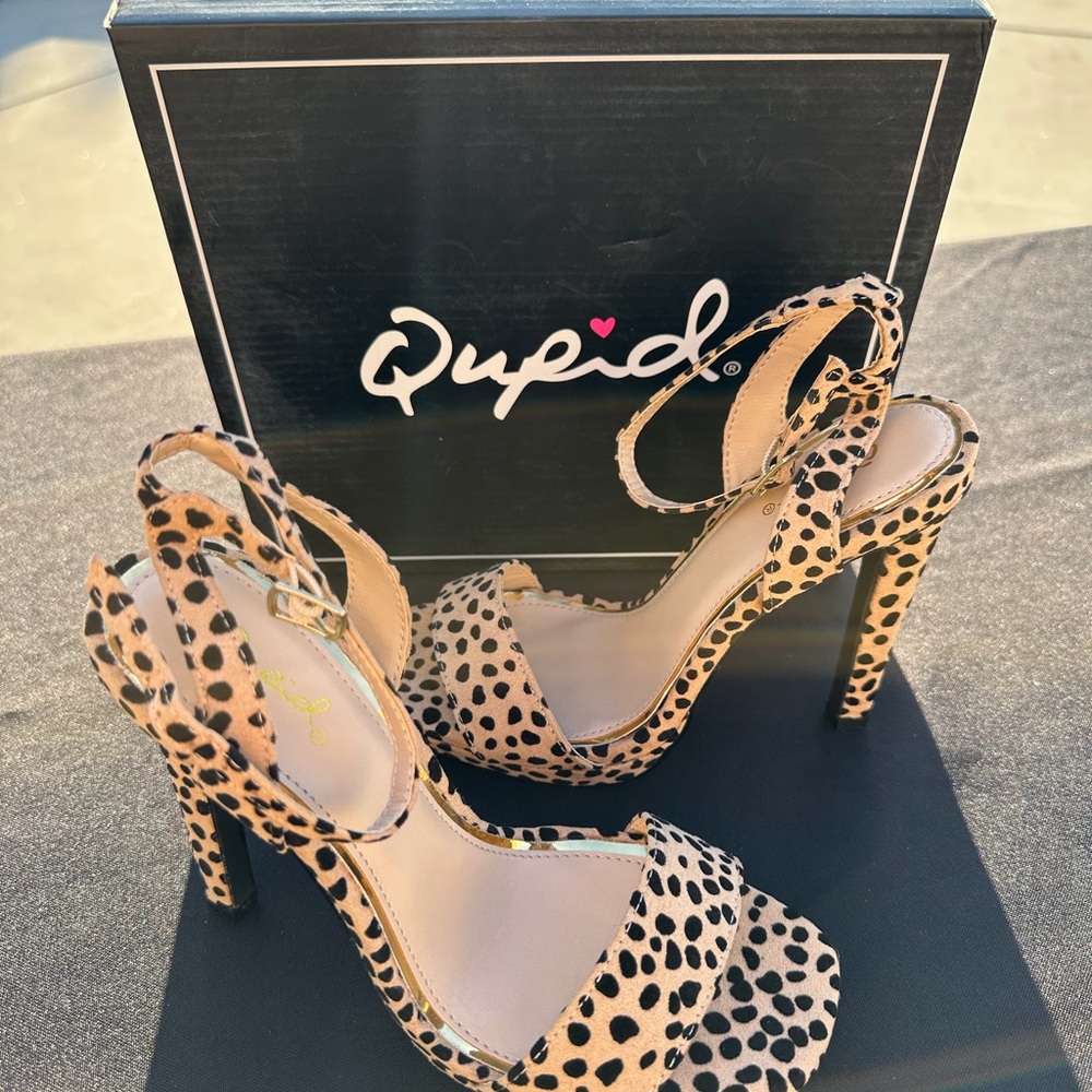 Qupid Women's Spotted Tan Heels